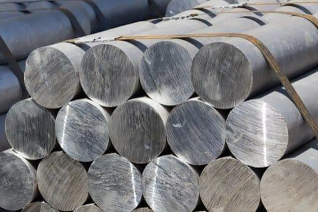 Goldman Sachs raises LME aluminum price forecast to $3,450/ton for 2026 Q1 due to Iran attacks on EGA and Alba, causing supply shortage and market volatility.